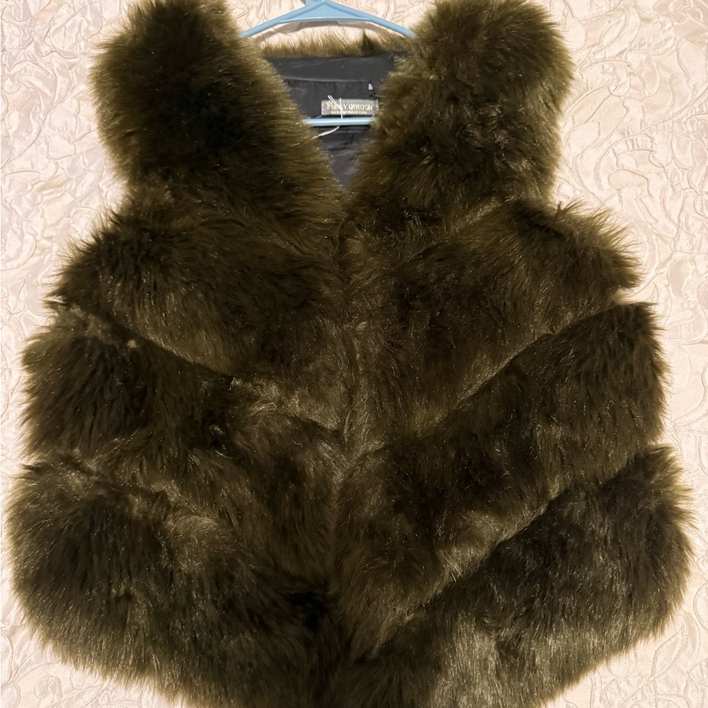 Hunter green faux fur vest size large